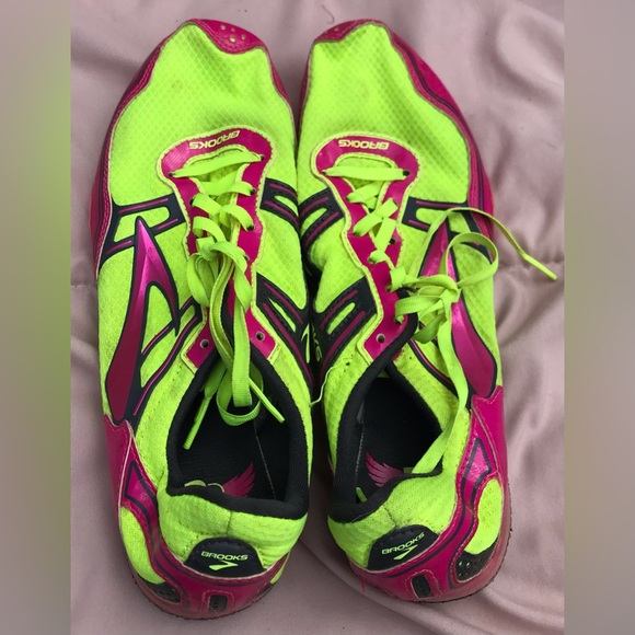 Brooks PR Series Neon Green and Pink Mid Distance Running Spikes - 9.5 - Picture 8 of 14